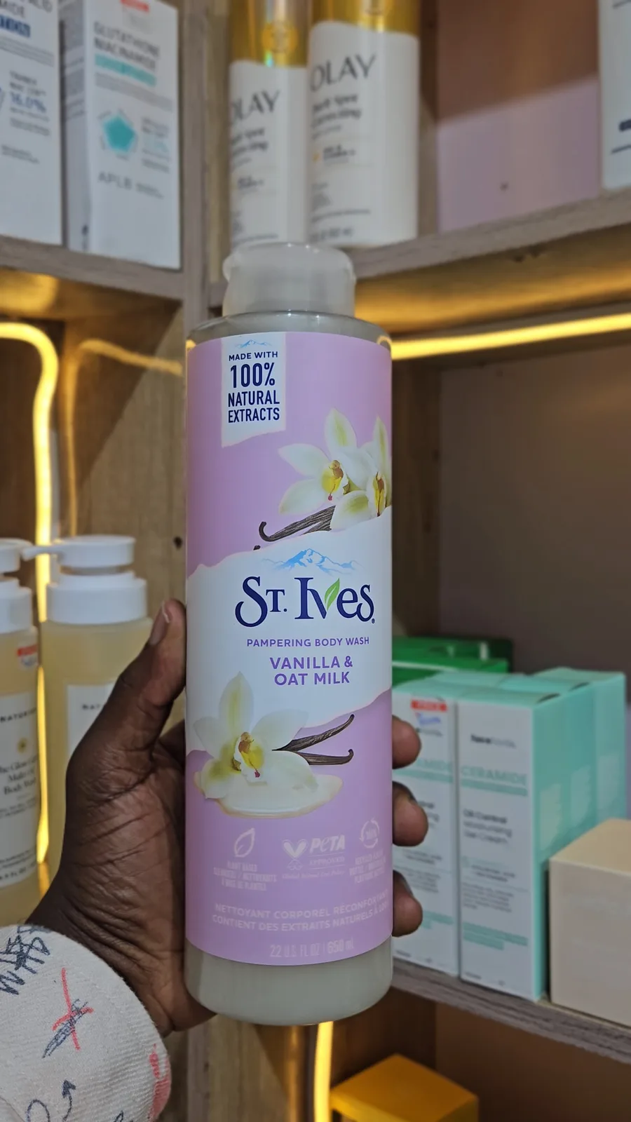 St. Ives Vanilla & Oat Milk Pampering Body Wash 